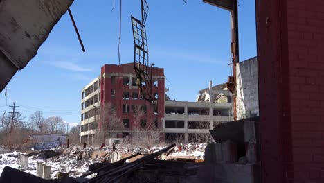 Antigua-Fábrica-De-Automóviles-Deteriorada-Y-Destruida-Cerca-De-Detroit,-Michigan-1