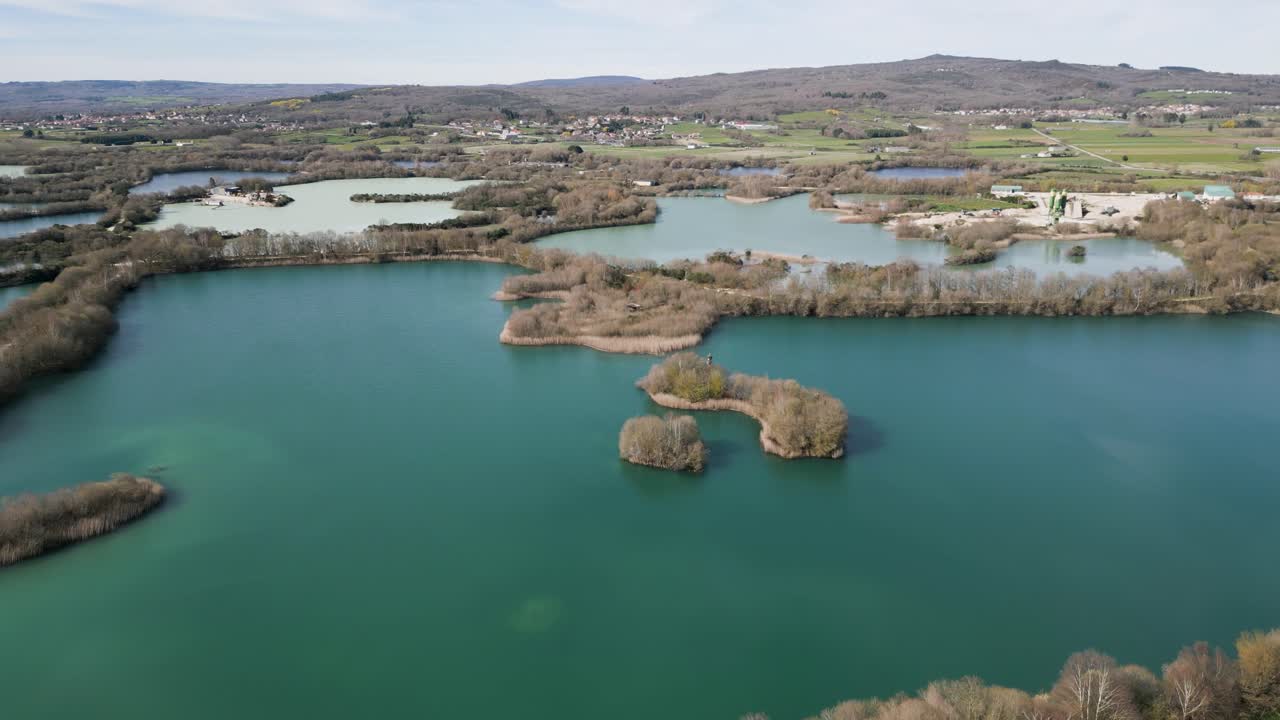 панорамная воздушная установка древней лагуны антелла areeiras da limia в xinzo de limia ourense галиция испания