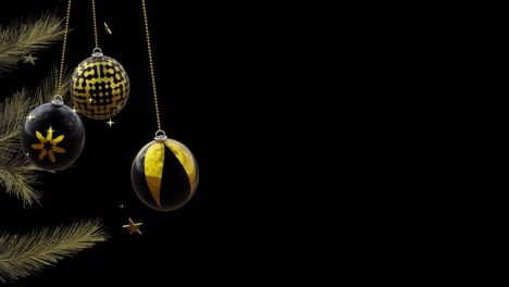 bolas negras y doradas balanceándose en el árbol de navidad con estrellas doradas en fondo negro, copia el espacio