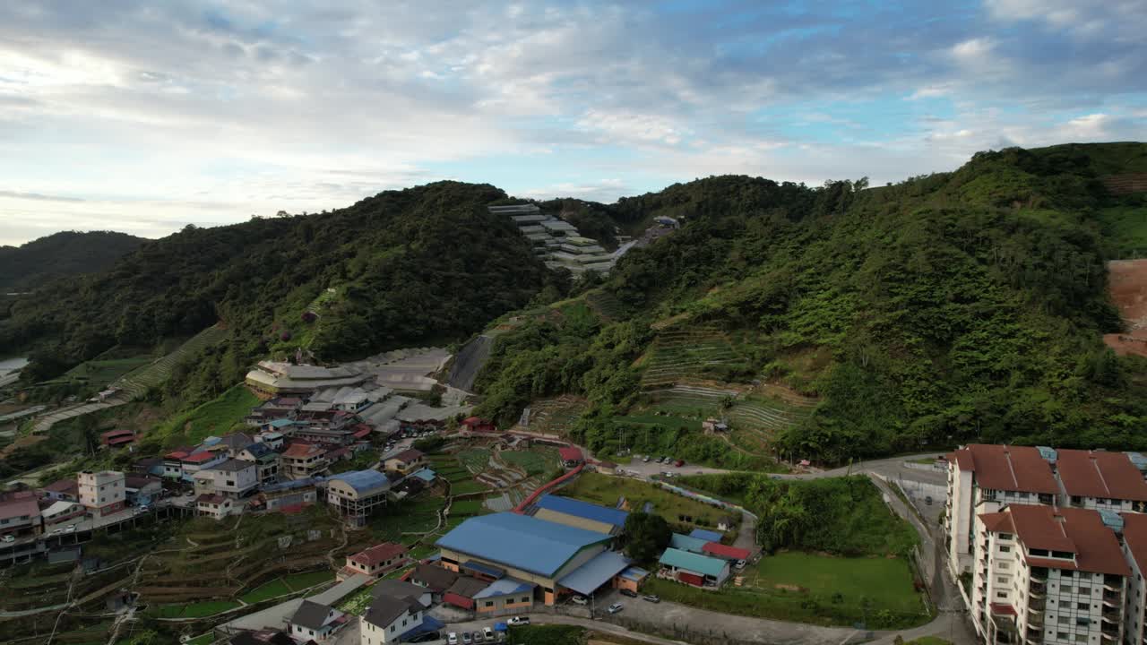 vista general del paisaje del distrito de brinchang dentro del área de cameron highlands de malasia