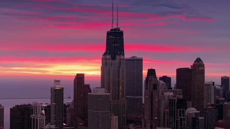 Vista-Aérea-Del-Horizonte-De-Chicago-Al-Amanecer