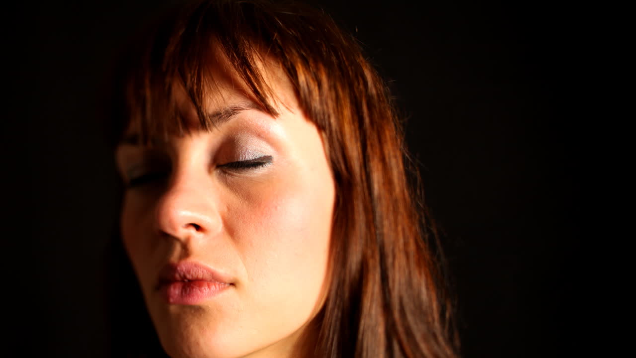 젊은 여성이 01이 된다