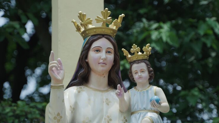 La Chiesa di Bandel contiene questa statua della Madonna