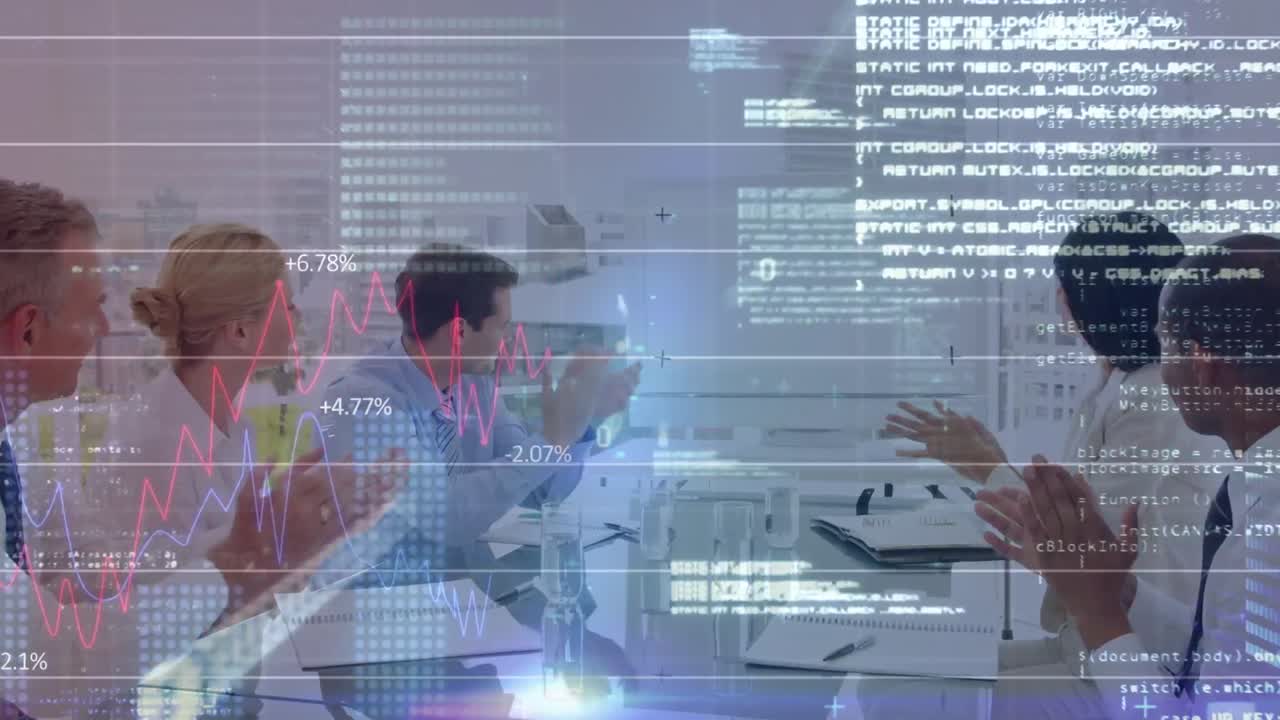 animación del procesamiento de datos digitales en un grupo diverso de personas de negocios