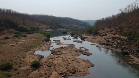 Volando-Sobre-El-Rio-|-Recurso-Hídrico-|-Corriente-De-Agua-|-Agua-Potable-|-Río-En-La-Selva-|-La-India-Rural