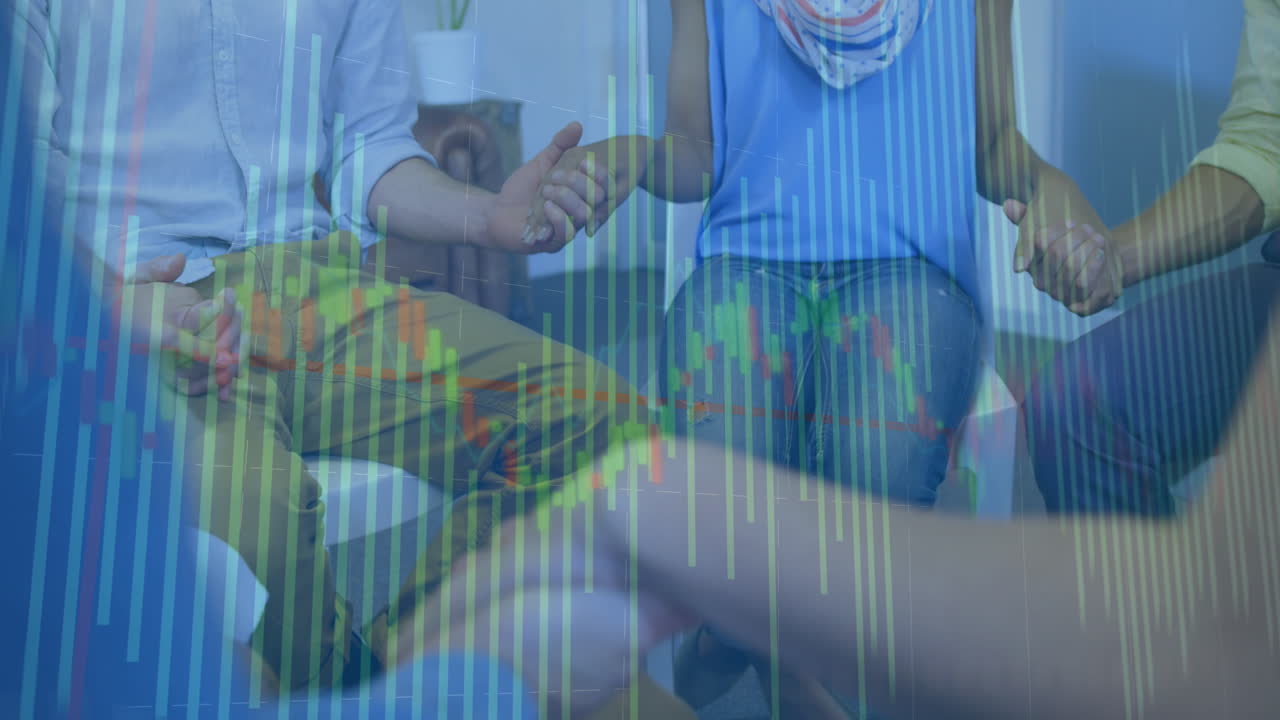 다양한 사람들이 손을 잡고 금융 데이터 처리의 애니메이션