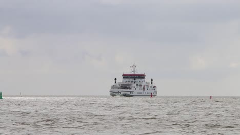 transbordador de la isla fresiana. mar de wadden. países bajos. 2022