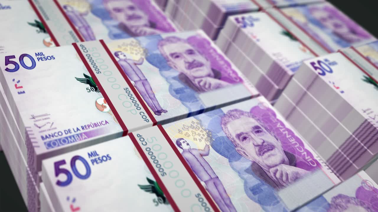 billetes de dinero de pesos colombianos envueltos en un bucle sin costuras