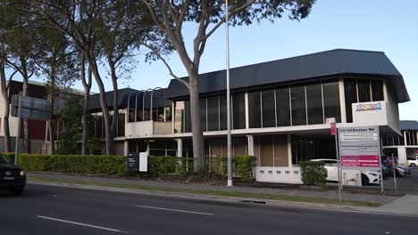 voetgangerspad in een australische voorstedelijke buurt