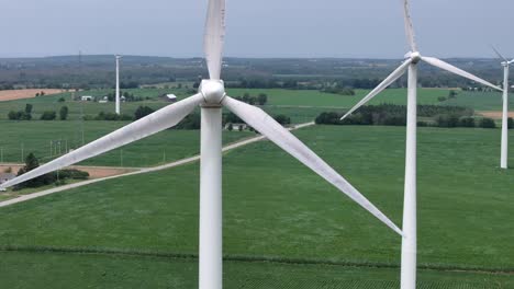 Las-Turbinas-Eólicas-En-El-Noreste-De-Wisconsin-Activan-El-Viento-Produciendo-Electricidad.