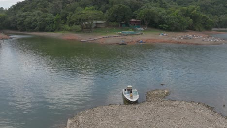 Gente-En-La-Presa-De-Hatillo-En-República-Dominicana