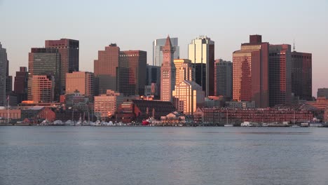 Horizonte-Del-Centro-De-Boston,-Massachusetts-Al-Atardecer-O-Al-Amanecer.