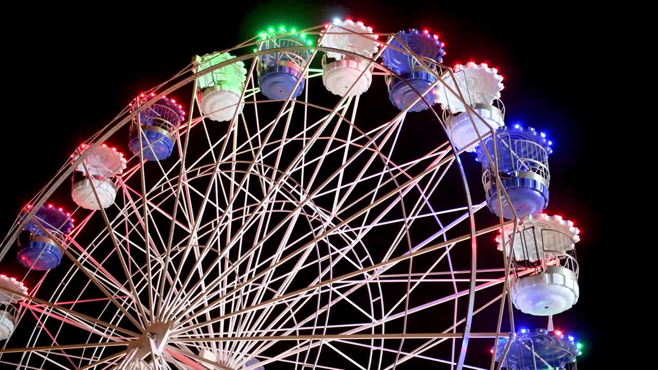 움직이는 회전하는 페리스