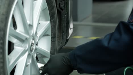 inflating a car tire