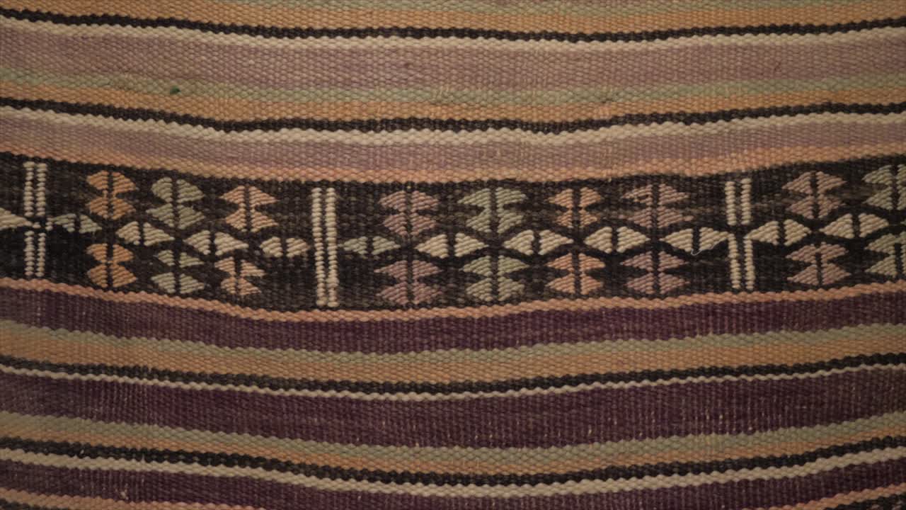 primer plano de tela hecha a mano con un motivo típico marroquí