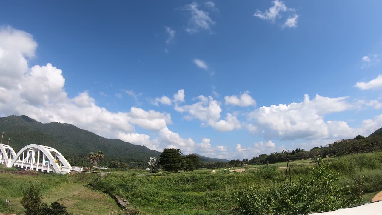 타임스 풍경, 구름, 태국 열차의 다리