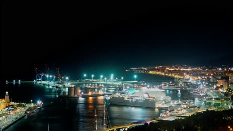 Lapso-Nocturno-Del-Puerto-Y-Costa-De-Málaga,-España