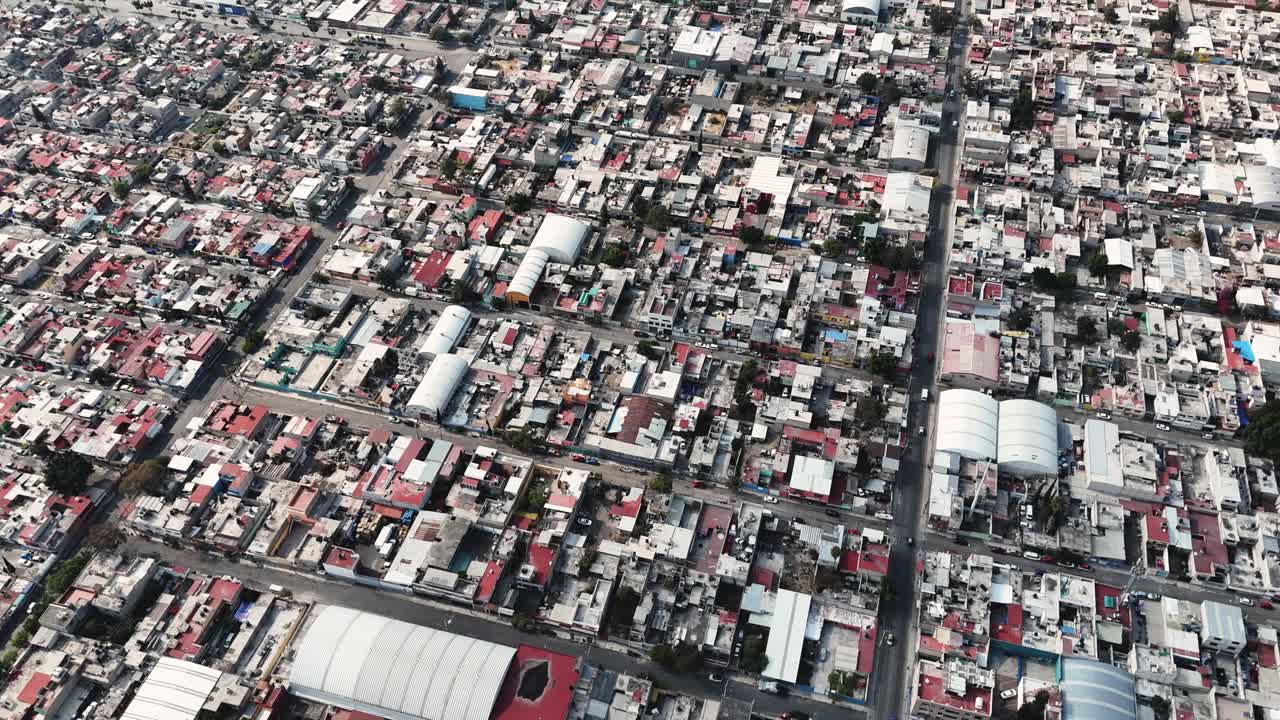 una vista desde un avión no tripulado de viviendas densamente pobladas en ecatepec, méxico