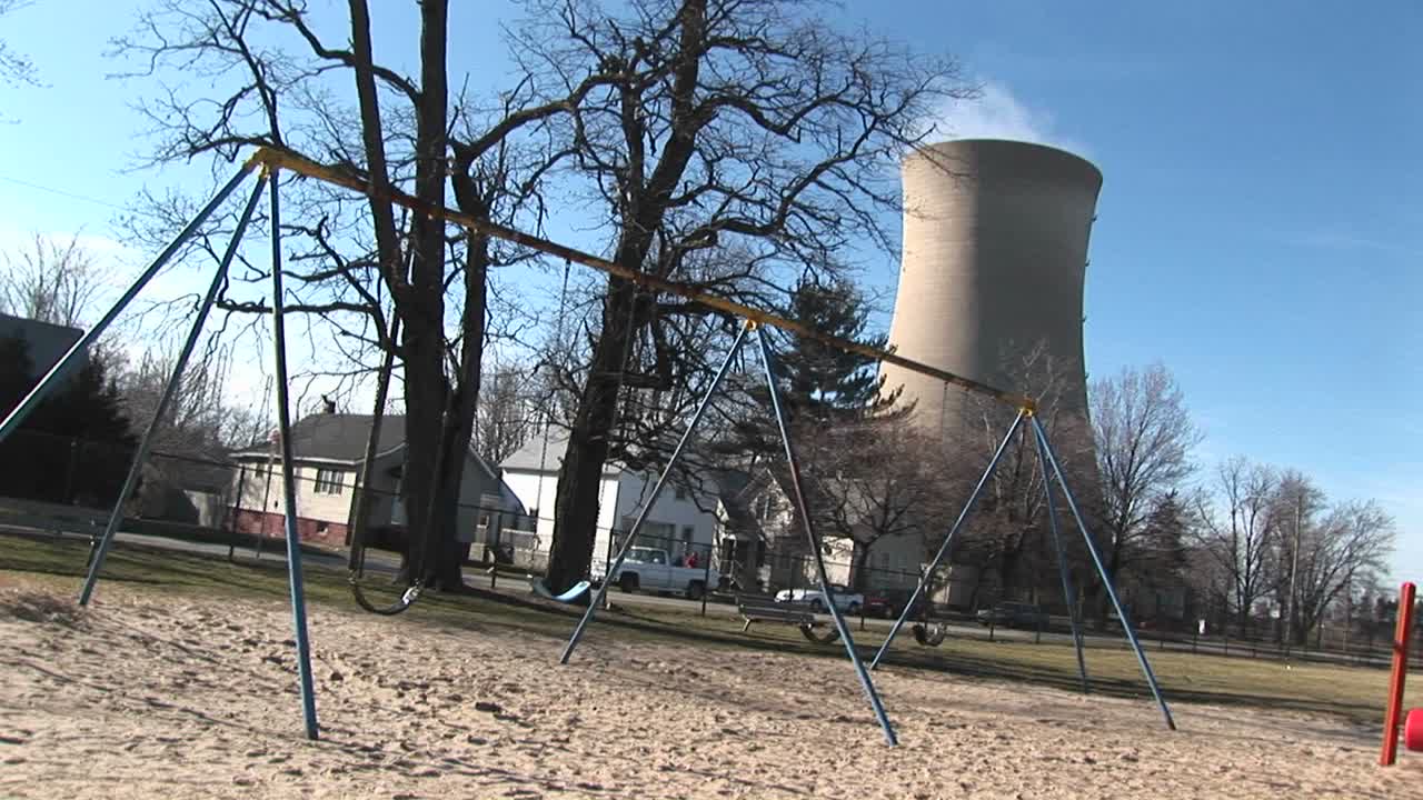 그렇지 않으면 전형적인 주거 지역은 원자력 발전소에 의해 결합되었습니다