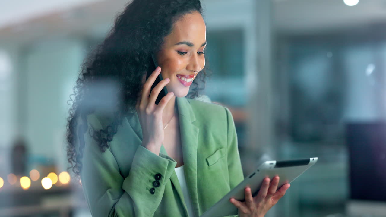 Appel téléphonique, tablette et communication