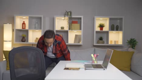 el hombre que sufre de la separación.