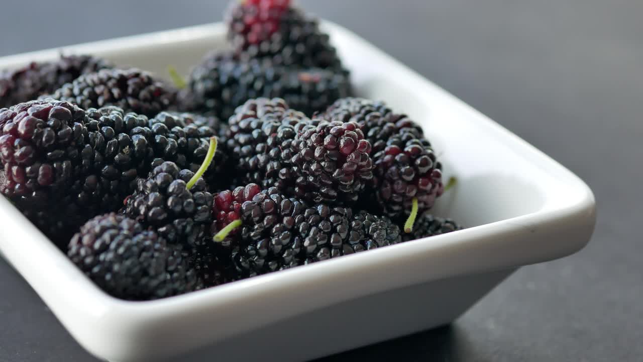 그에 신선한 mulberries