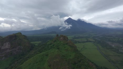 Panorama-view-of-Fuego-vulcano-during-a-cloudy-day,-aerial