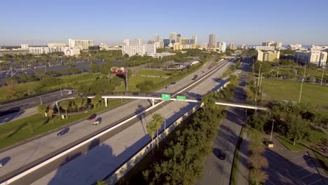 4k-Luftdrohnenvideo-Der-Interstate-375-Neben-Dem-Mlb-Tropicana-Stadion-In-Der-Innenstadt-Von-St