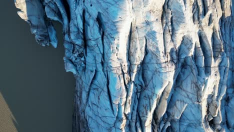 Drone-shot-of-glacier-in-Iceland-during-winter-in-the-morning3