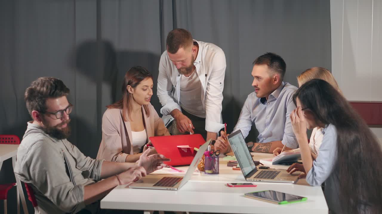 reunión del equipo en curso