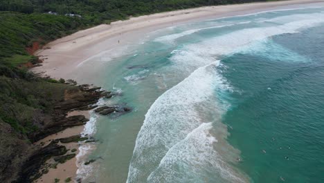 Playa-De-Arena-En-Broken-Head-Cerca-De-Byron-Bay-En-Nueva-Gales-Del-Sur,-Australia---Toma-Aérea