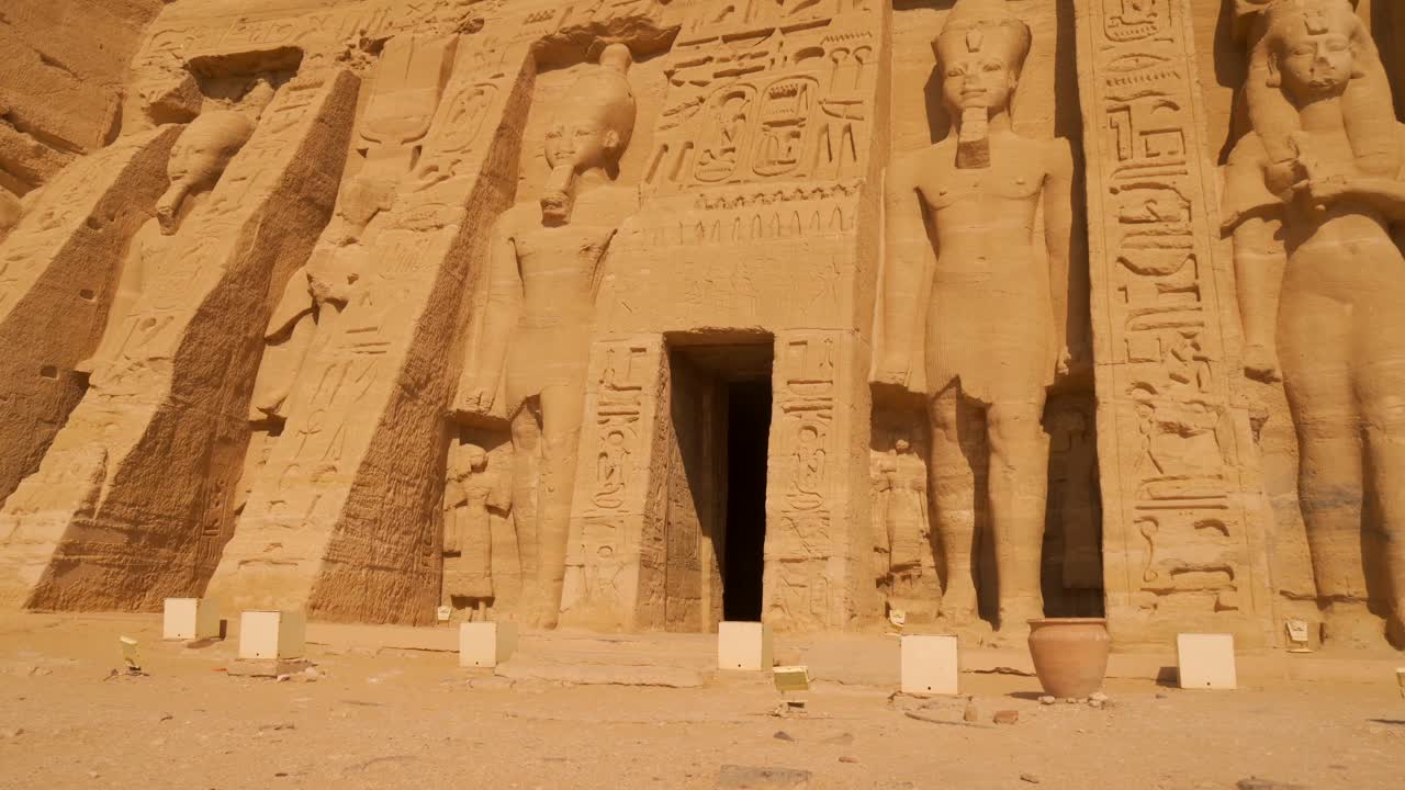 Mısır'daki Abu Simbel Tapınağı
