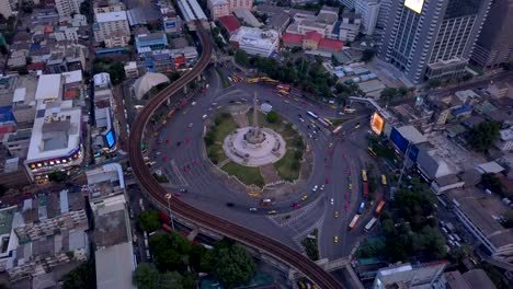 vista aérea en el monumento a la victoria en bangkok, tailandia