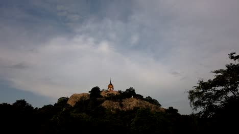 Wat-Phra-Phutthachai-Ist-Ein-Touristenziel-Für-Ausländer-Und-Thailändische-Staatsangehörige,-Die-Nach-Segnungen-Suchen