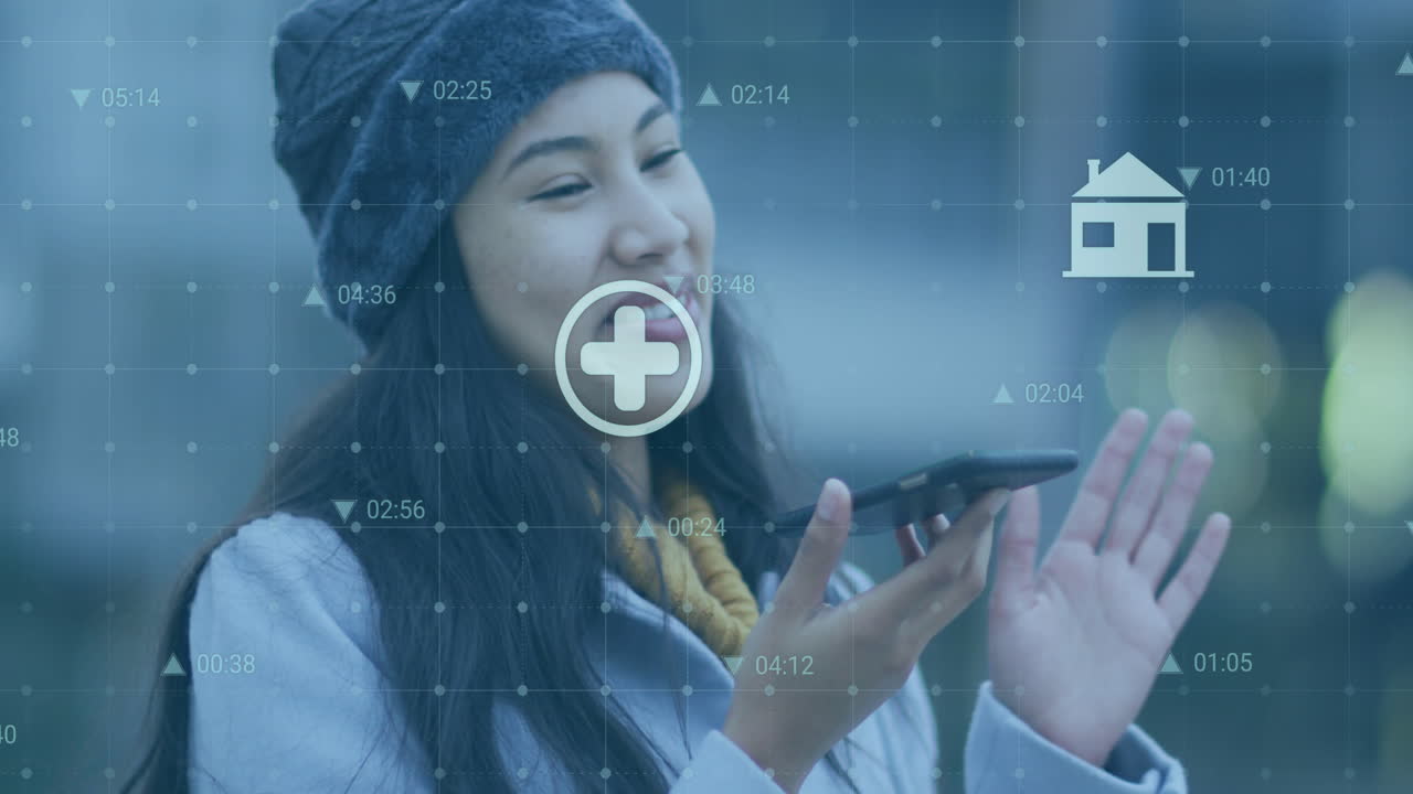 animación de iconos y números cambiantes, mujer biracial sonriente hablando en el altavoz del teléfono inteligente