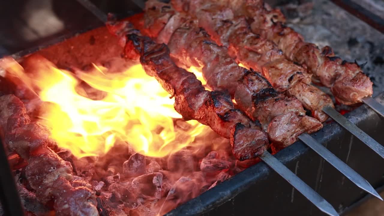 Shish kebab a la parrilla