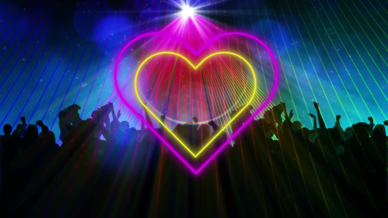 animación de corazones de neón concétricos rosados y amarillos que parpadean en la silueta de la audiencia animada