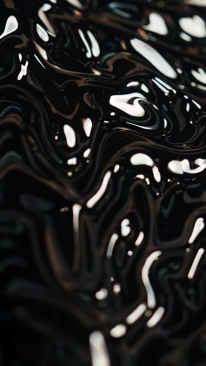 Riflessi fluidi astratti in bianco e nero