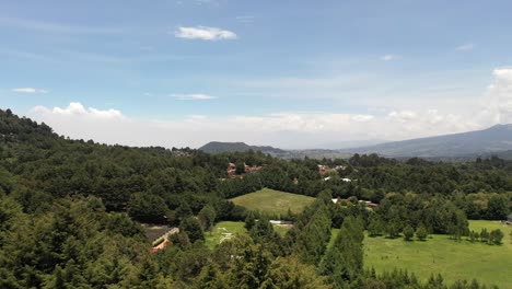 Vista-Aérea-Del-Bosque-Cerca-Del-Volcán-Ajusco-En-El-Sur-De-La-Ciudad-De-México