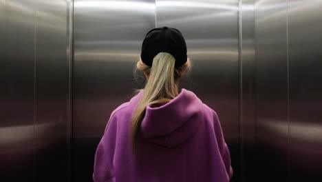 Delivery-woman-in-the-elevator