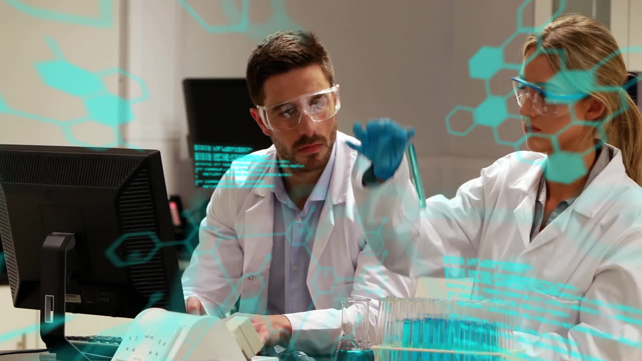 animación de procesamiento de datos sobre científico caucásico masculino y femenino en el laboratorio