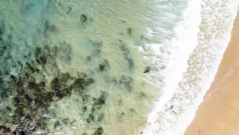 Top-View-Of-Tourists-At-The-Shore-Of-Noosa-National-Park-In-Queensland,-Australia