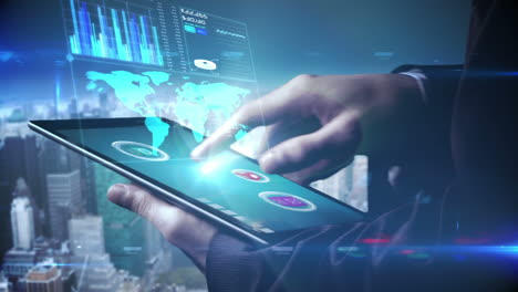 hombre de negocios usando una tableta para ver la interfaz holográfica