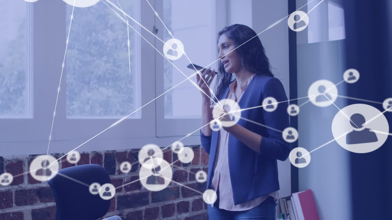 animación de la red de conexiones sobre la mujer de negocios en la oficina
