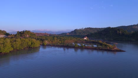 Islas-Serenas-Aguas-Tranquilas-Amanecer-Luz-De-La-Mañana