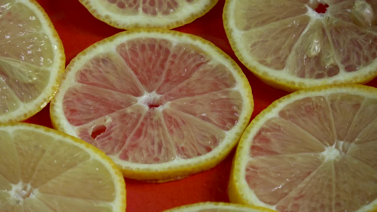 레몬 조각이 회전하는 배경