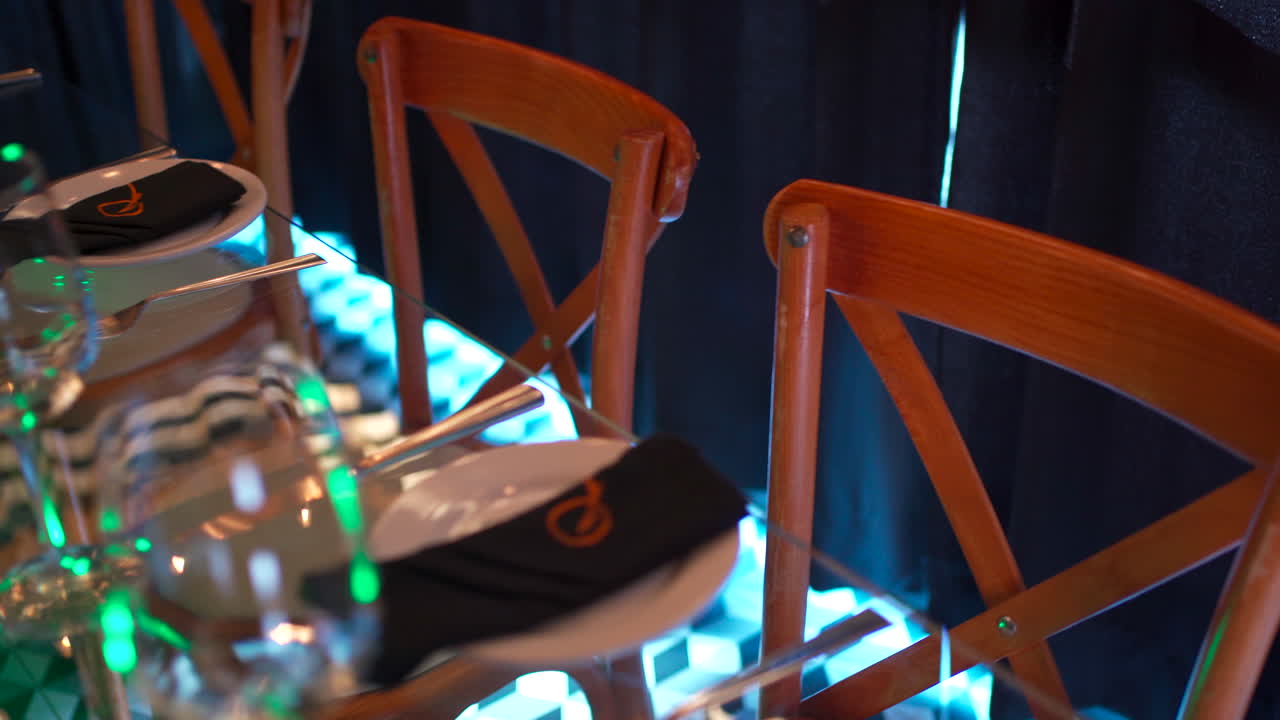 유리 나무 트렁크 테이블 빈티지 저녁 여행