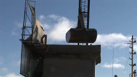 A-Ship-Unloading-Grain