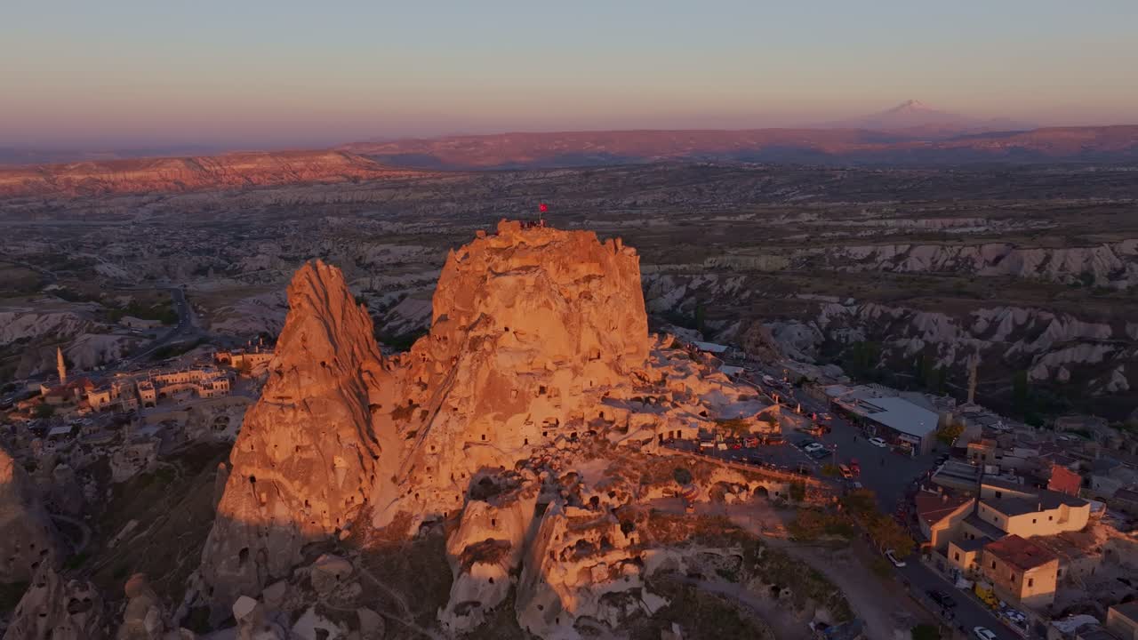Il Castello di Uchisar al tramonto offre viste mozzafiato in Cappadocia, Turchia.
