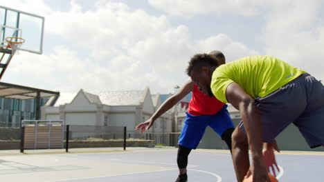 Jugadores-De-Baloncesto-Jugando-Baloncesto-4k